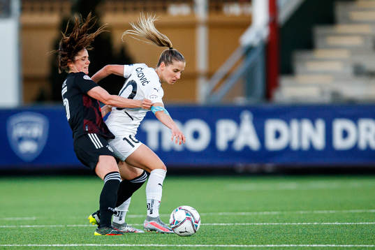 Sarah Zadrazil of Bayern Munich and Jelena Cankovic of