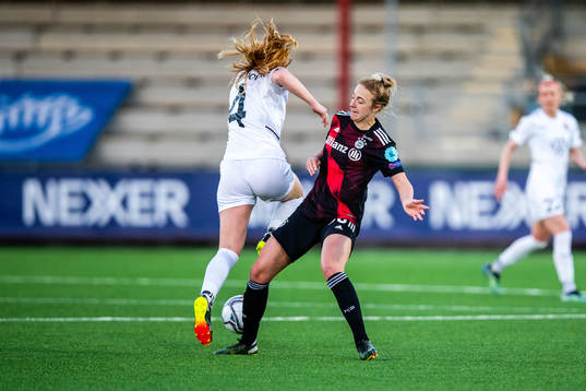 Glodis Perla Viggosdottir of Rosengård and Linda Ballmann