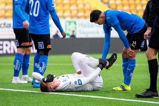 Halmstads målvakt Malkolm Nilsson Säfqvist har ont