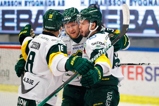 Björklövens Axel Ottosson och Francis Perron jublar