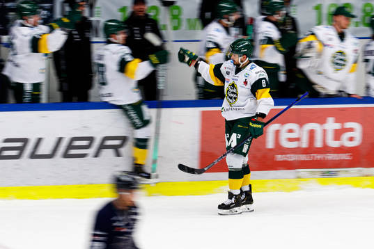 Björklövens Alexander Deilert jublar