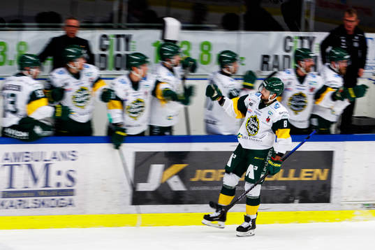 Björklövens Alexander Deilert jublar