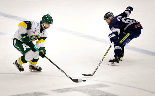 Björklövens Gustav Possler och Karlskogas Victor Berlind