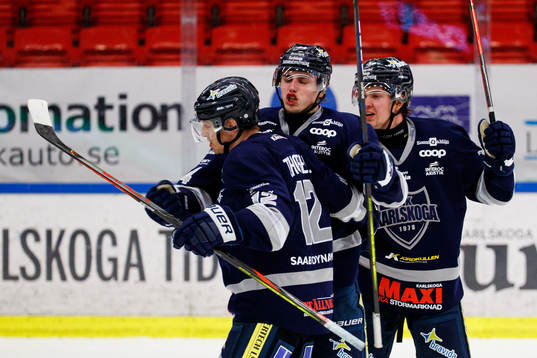 Karlskogas Linus Karlsson jublar