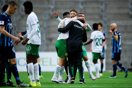 Hammarbys spelare jublar