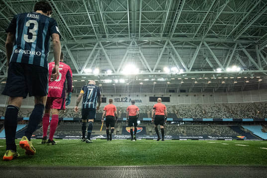 Djurgårdens spelare gör entré