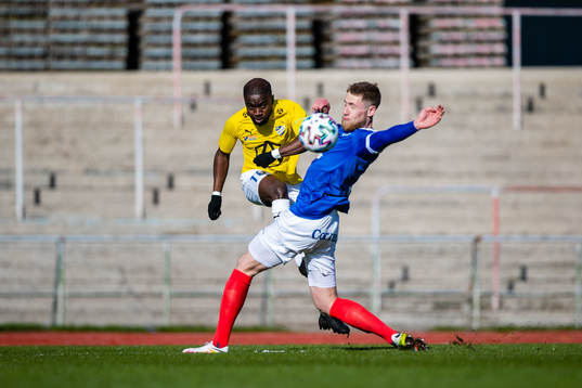 IFK Malmös Kofi Yeboah Addae och Åtvidabergs Bram van Dongen