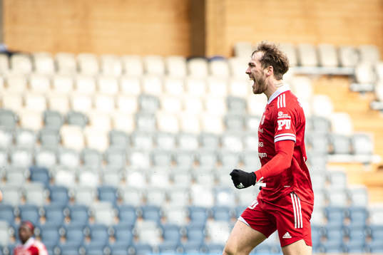 Piteås Marcus Fahlgren-H jublar efter 3-2 målet