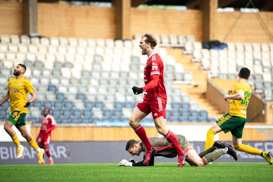Piteås Marcus Fahlgren-H jublar efter 3-2 målet