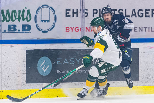 Björklövens Justin Crandall och Karlskogas Robin Carlsson