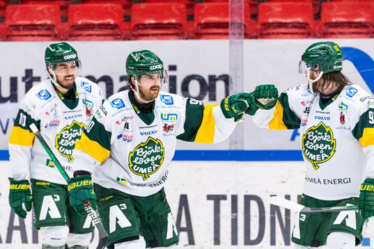 Björklövens Tyler Vesel och Daniel Norbe jublar med Alex
