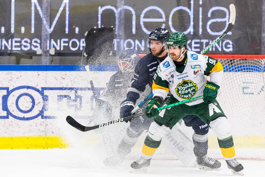 Karlskogas målvakt Stefan Steen och Alexander Leandersson