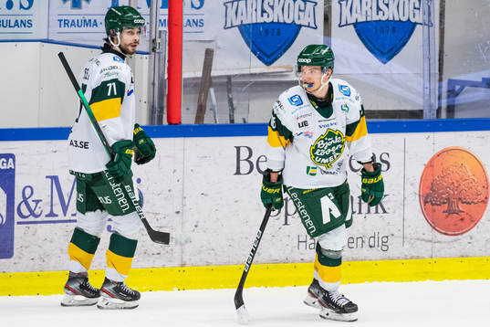 Björklövens Gustav Possler och Axel Ottosson jublar