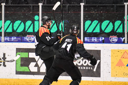 Brynäs Emil Molin jublar