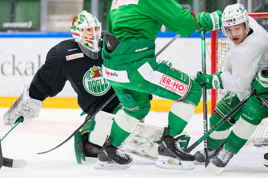 Målvakt Johan Gustafsson och Leon Bristedt