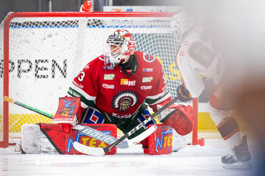 Djurgårdens Manuel Ågren gör 0-1 på Frölundas målvakt