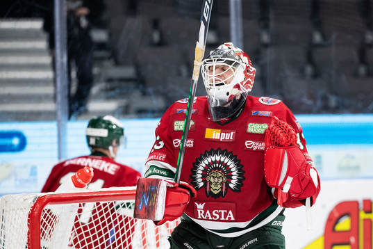 Frölundas målvakt Johan Mattsson jublar
