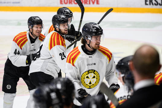 Brynäs Emil Molin jublar