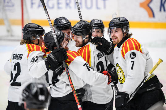 Brynäs Emil Molin jublar