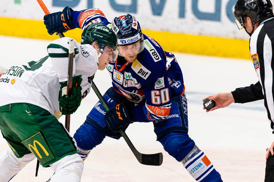 Tek mellan Färjestads Jacob Peterson och Växjös Erik