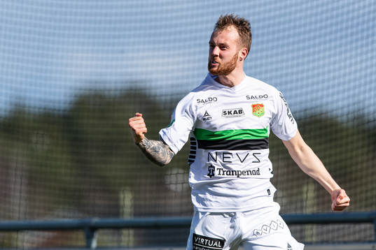 GAIS Daniel Sterner jublar efter 0-1