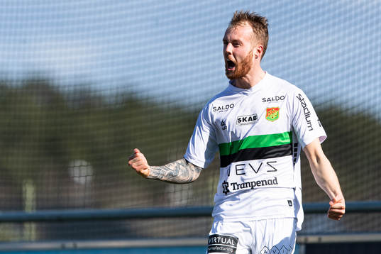 GAIS Daniel Sterner jublar efter 0-1
