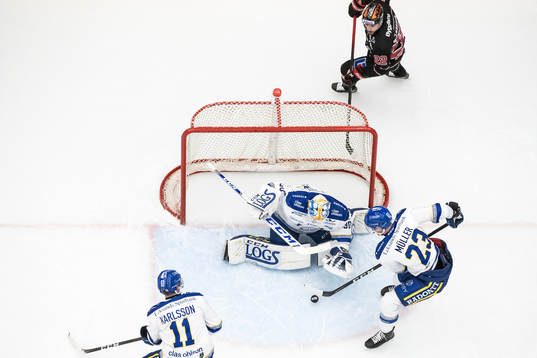 Leksands målvakt Janne Juvonen och Leksands Mirco Müller