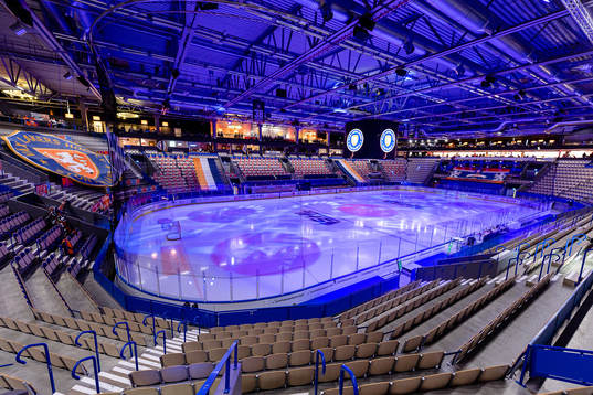 Interiör vy från Vida arena före ishockeymatchen i