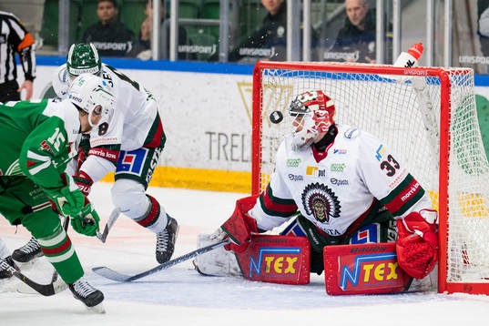 Rögles Simon Ryfors med en målchans mot Frölundas