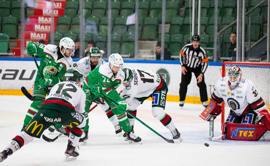 Rögles Dennis Everberg och Daniel Zaar oroar framför