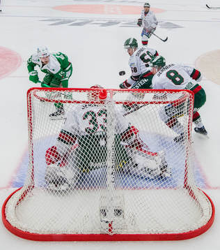 Rögles Simon Ryfors med en målchans mot Frölundas