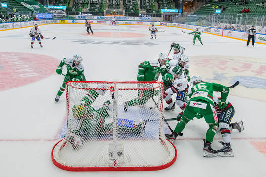 Frölundas Nicklas Lasu och Max Friberg oroar mot Rögles