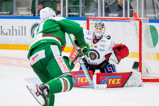 Rögles Adam Tambellini gör 4-1 målet bakom Frölundas