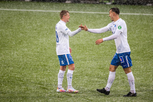 IFK Norrköpings Ari Skúlason jublar efter 1-0