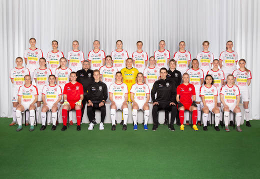  Matilda Andersson, Alia Jassim, Agnes Eklöf, Nova Karlsson, Astrid Bringéus Ekdahl, Erica Persson Welin, Sofia Anker-Kofoed, Tilde Olsson, Ida ÅKesson, Rebecka Persson. Mittenledet från vänster: Amanda Olsson, Kajsa Arthursson, Linda Karlsson, assisterande tränare Johan Håkansson, Hanna Lundell, Rebecca Johansson, Nellie Pedersen, lagledare Felicia Holme, Julia Welin, Izabelle Wahlstedt, Alice Egnér. Sittande från vänster: Emma Bengtsson, Inez Gertsen, Linnea Haglund, målvaktstränare Elias Åkesson, Saga Ollerstam, Thea Birgerud, huvudtränare Izet Kaljic, Josefin Månsson, Sandra Welander, Clara Juréus.