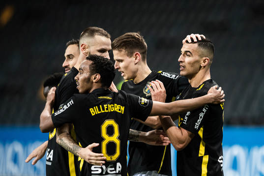 s Nabil Bahoui jublar med lagkamrater efter 2-0 under fotbollsmatchen i Allsvenskan mellan AIK och Degerfors den 12 april 2021 i Stockholm. 