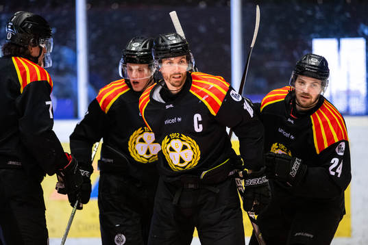 Brynäs Anton Rödin och Emil Molin jublar
