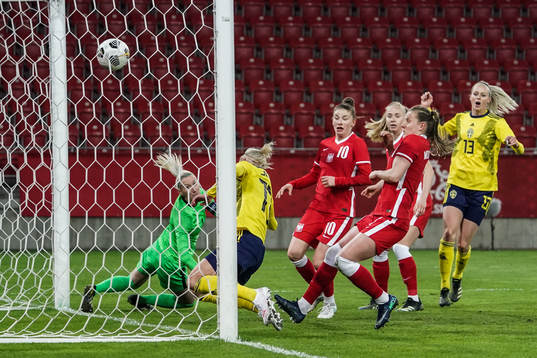 Caroline Seger of Sweden scores 2-3