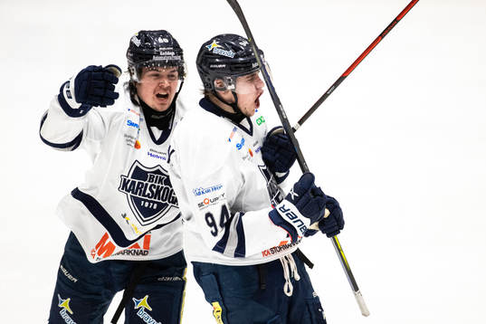 Karlskogas Linus Karlsson jublar