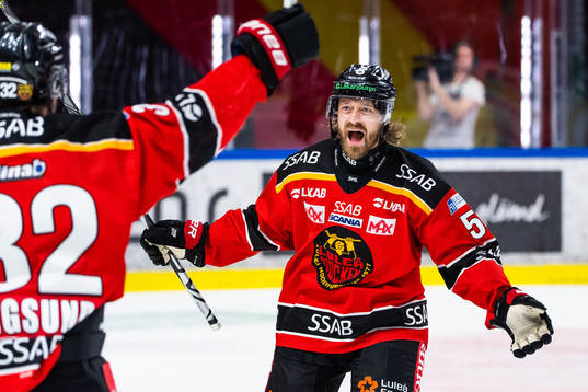 Luleås Daniel Sondell jublar