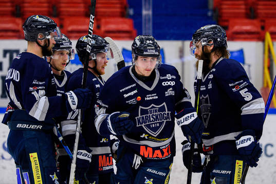 Karlskogas Linus Karlsson jublar