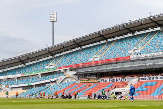 En banderoll med texten "Vila i frid Maxen"