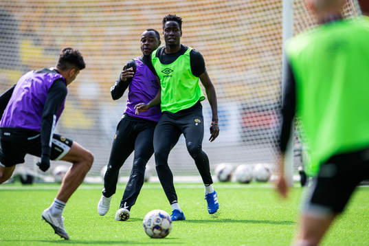 Joseph Stanley Okumu och Prince Isaac Kouame
