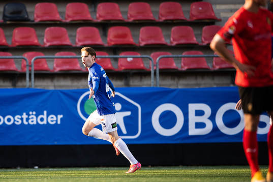 Trelleborgs Johan Blomberg jublar efter 1-2