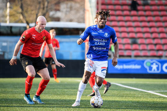 Vasalunds Zourab Tsiskaridze och Trelleborgs Abdul Fatawu