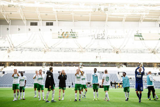 Hammarbys spelare jublar