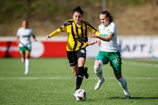Häckens Anna Julia Csiki och Hammarbys Frida Thörnqvist