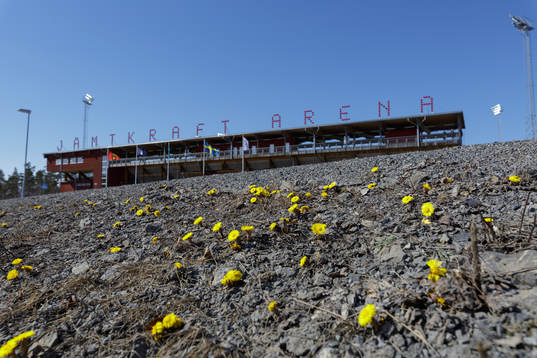 Blommor framförJämtkraft Arena