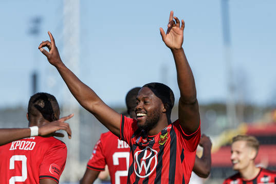 Östersunds Isak Ssewankambo jublar