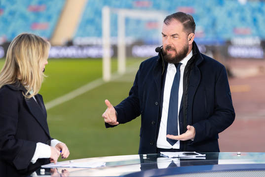 Alexander Axén i Discovery+ studio